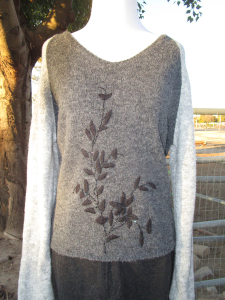 2000s Grey Embroidered Sweater